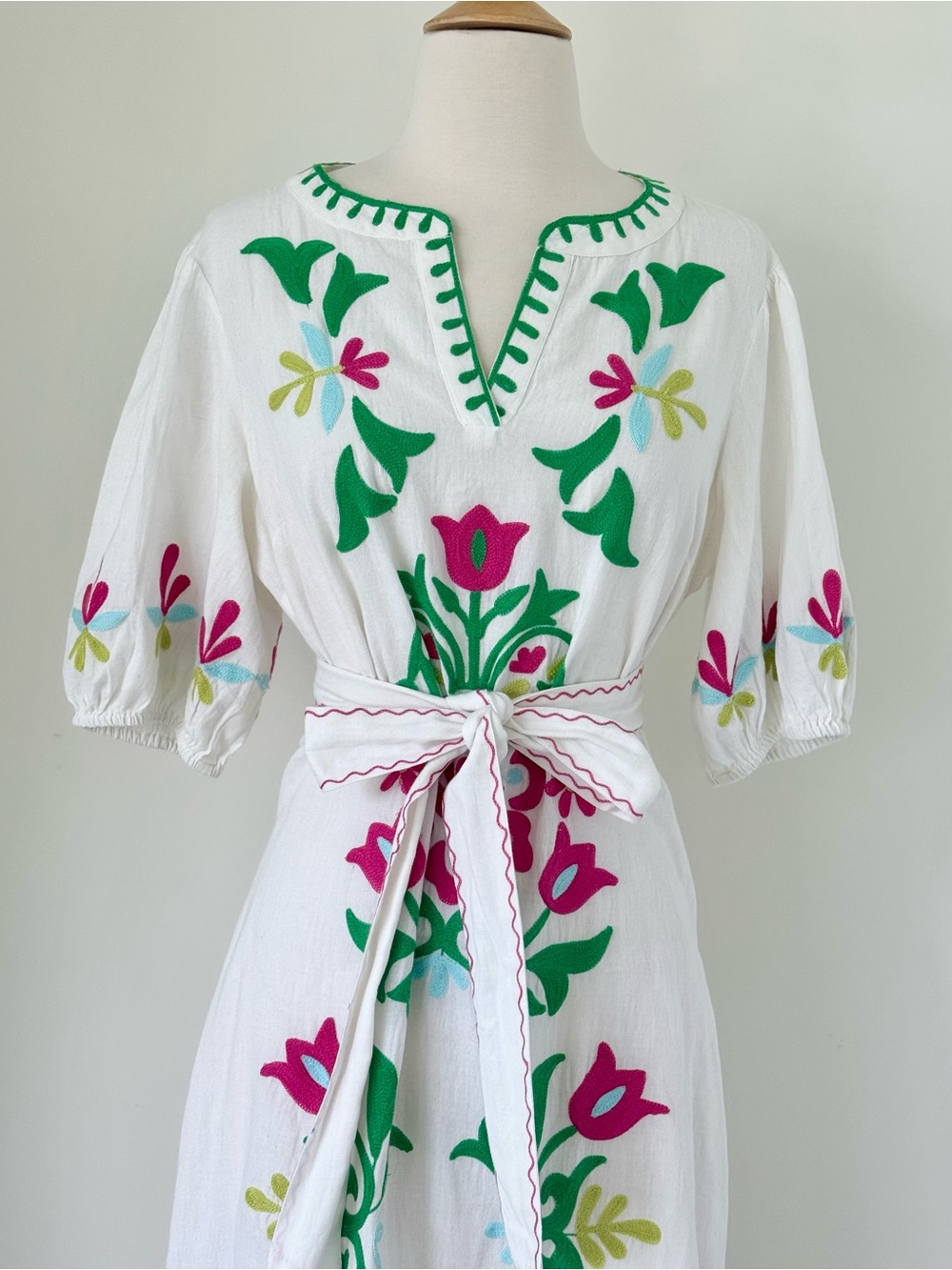 Roller Rabbit Embroidery Caftan Tie Dress White Pink Floral Dress Size S - Picture 7 of 10